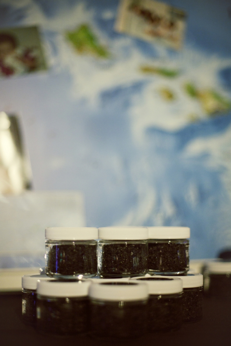 Black & White Art Inspired Wedding via TheELD.com
