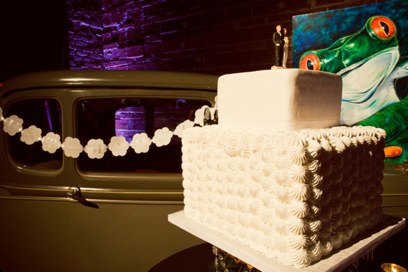 Black & White Art Inspired Wedding via TheELD.com