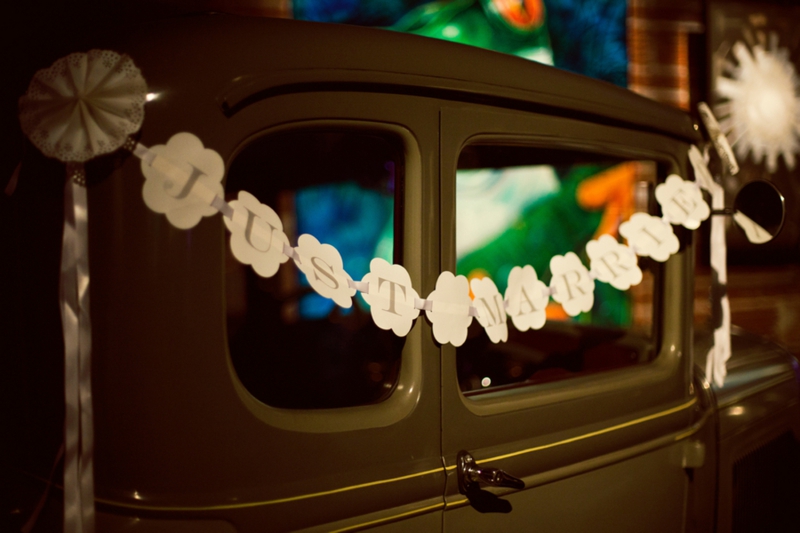 Black & White Art Inspired Wedding via TheELD.com