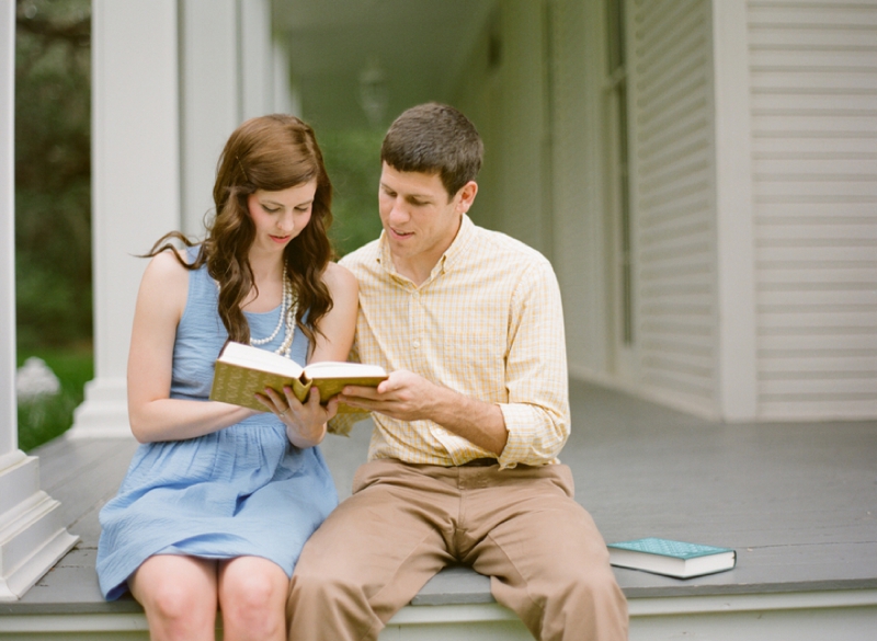 A Beach & Books Engagement Session A Beach & Books Engagement Session via TheELD.com