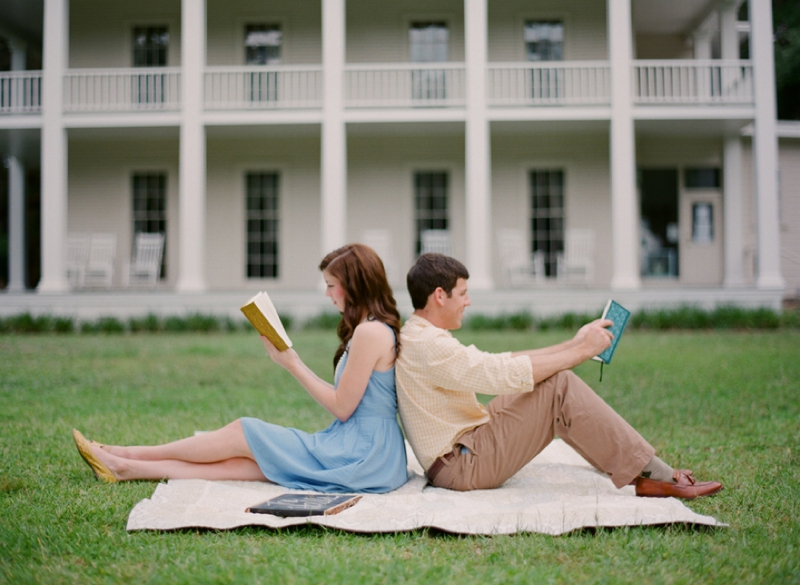A Beach & Books Engagement Session A Beach & Books Engagement Session via TheELD.com