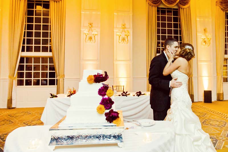 Elegant & Modern Purple Fall Wedding via TheELD.com