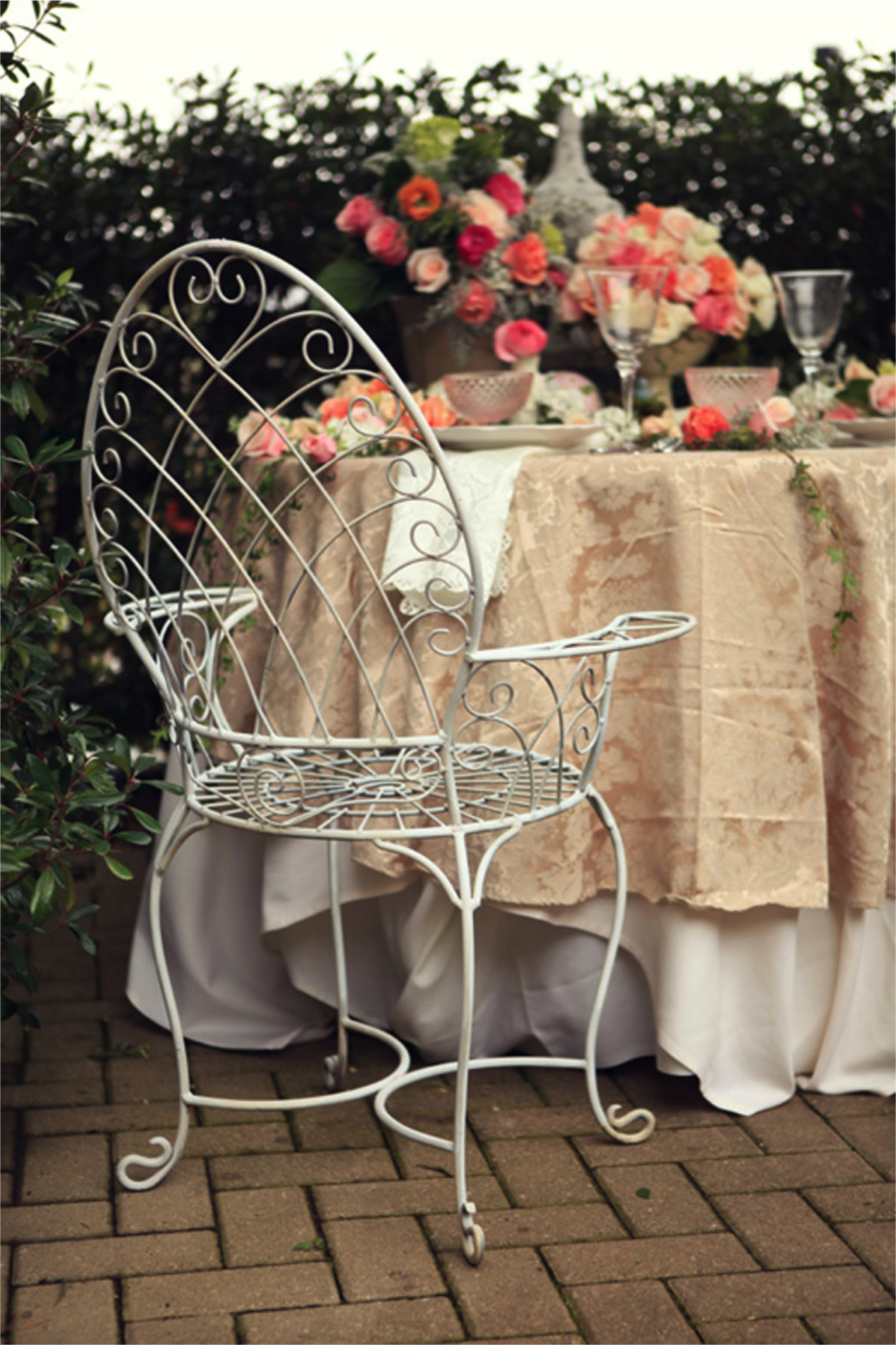 Southern Secret Garden Wedding Inspiration via TheELD.com