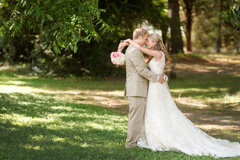 A Pink, Mint, and Burlap Wedding via TheELD.com