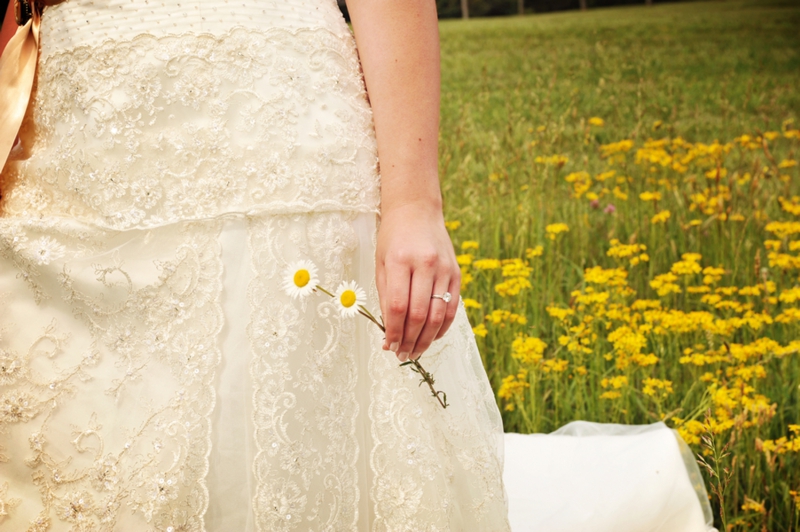 Southern Peach Inspired Bridal Shoot via TheELD.com