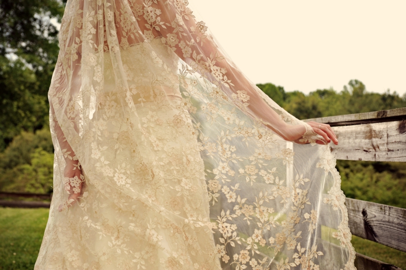 Southern Peach Inspired Bridal Shoot via TheELD.com