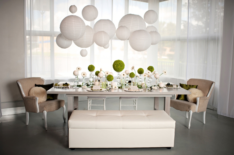 Modern Circle Inspired Green & White Wedding Inspiration via TheELD.com