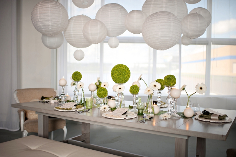 Modern Circle Inspired Green & White Wedding Inspiration via TheELD.com