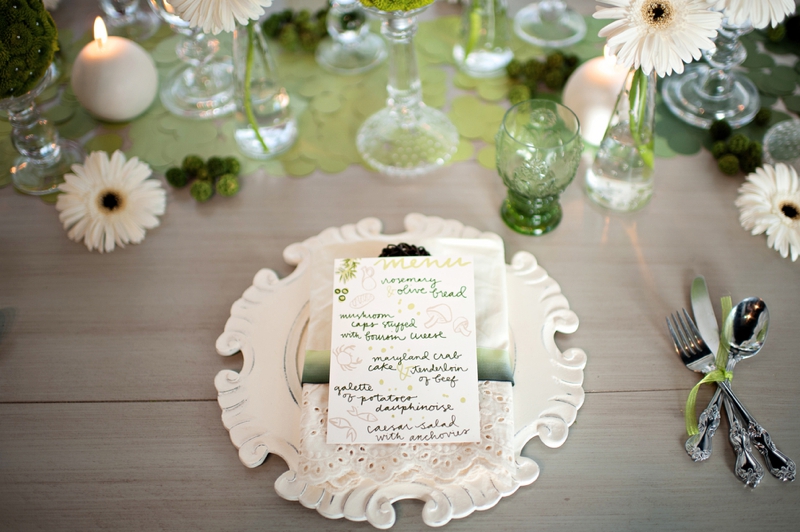 Modern Circle Inspired Green & White Wedding Inspiration via TheELD.com