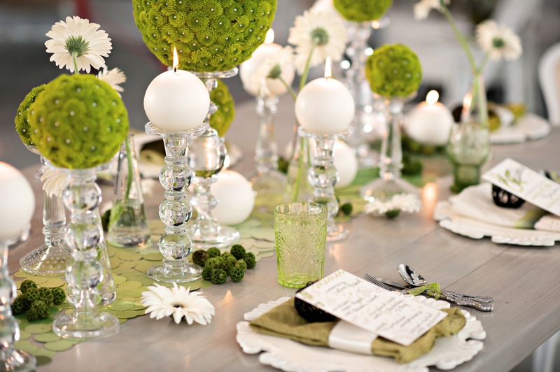 Modern Circle Inspired Green & White Wedding Inspiration via TheELD.com