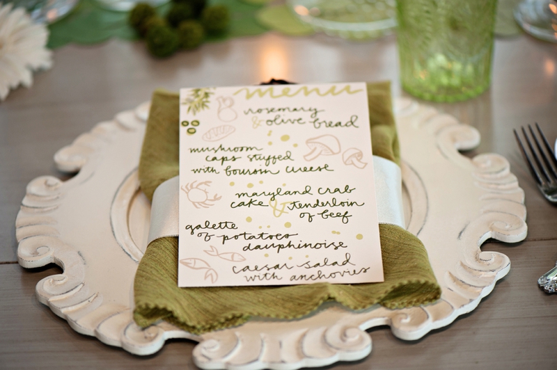 Modern Circle Inspired Green & White Wedding Inspiration via TheELD.com