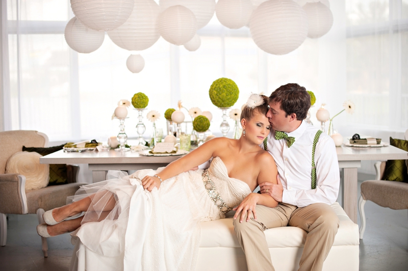 Modern Circle Inspired Green & White Wedding Inspiration via TheELD.com