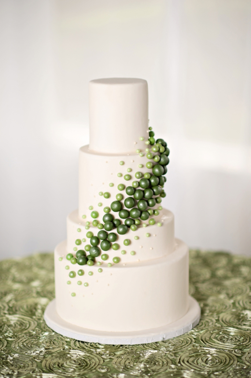 Modern Circle Inspired Green & White Wedding Inspiration via TheELD.com