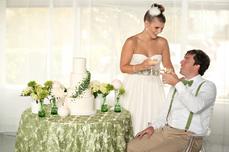 Modern Circle Inspired Green & White Wedding Inspiration via TheELD.com