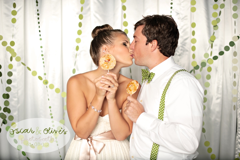 Modern Circle Inspired Green & White Wedding Inspiration via TheELD.com