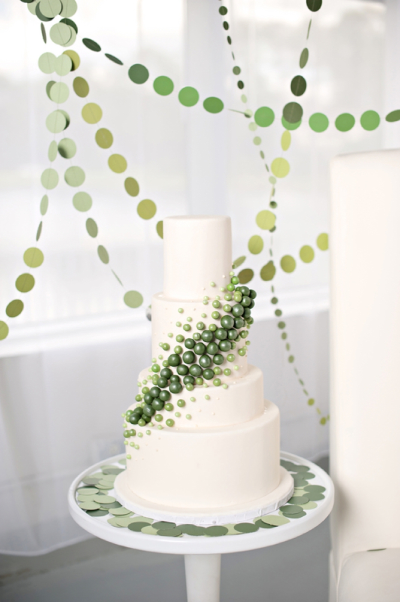 Modern Circle Inspired Green & White Wedding Inspiration via TheELD.com