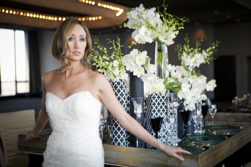 Modern & Glamorous Emerald Green Wedding Inspiration via TheELD.com