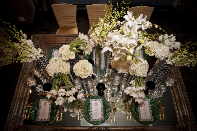 Modern & Glamorous Emerald Green Wedding Inspiration via TheELD.com