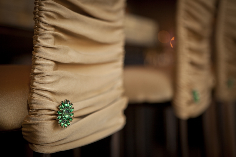 Modern & Glamorous Emerald Green Wedding Inspiration via TheELD.com