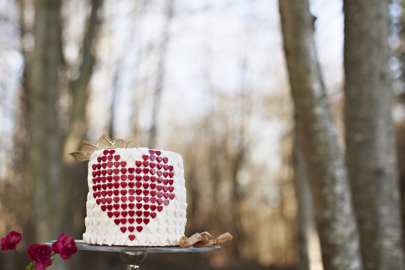 Maroon, Burgundy and Gold Valentines Day Inspiration via TheELD.com