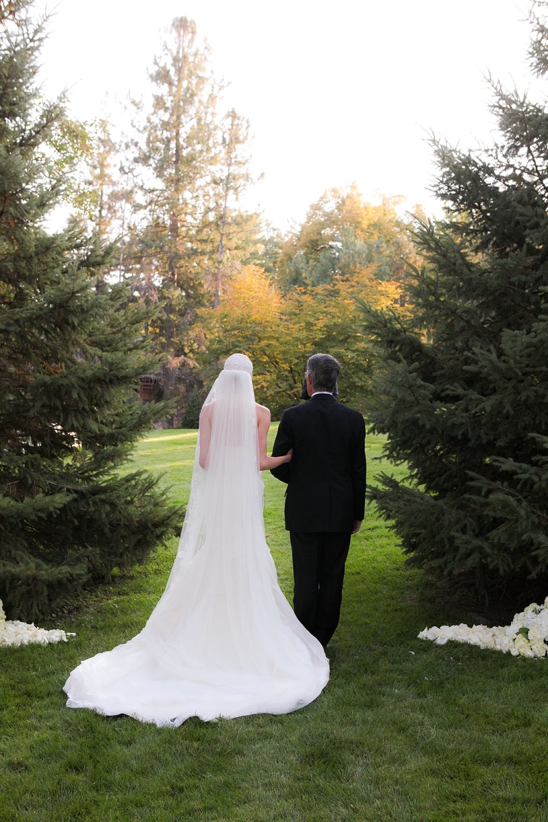 Classic Green & White Minnesota Wedding via TheELD.com