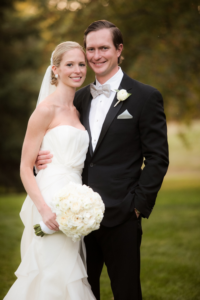 Classic Green & White Minnesota Wedding via TheELD.com