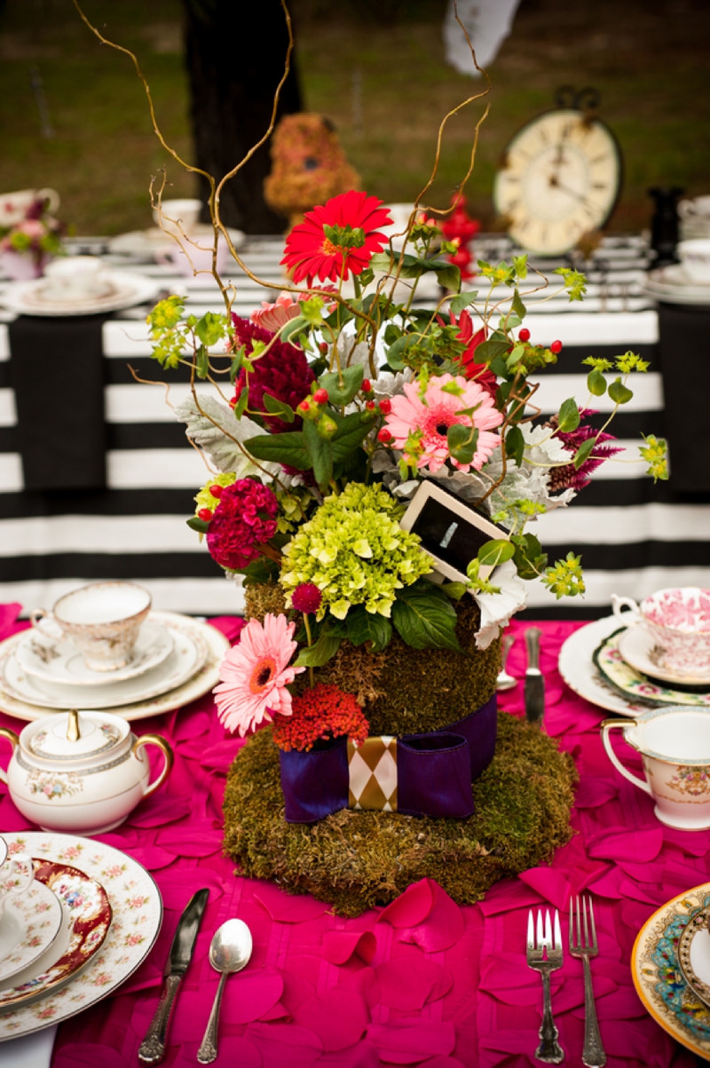 Alice In Wonderland Themed Bridal Shower via TheELD.com