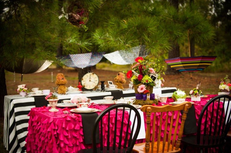 Alice In Wonderland Themed Bridal Shower via TheELD.com