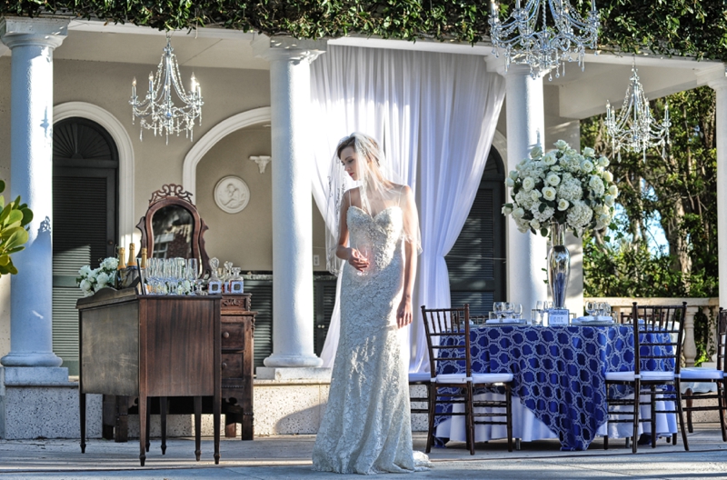 Navy and Gold Vintage Glam Wedding Inspiration via TheELD.com