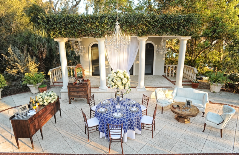 Navy and Gold Vintage Glam Wedding Inspiration via TheELD.com