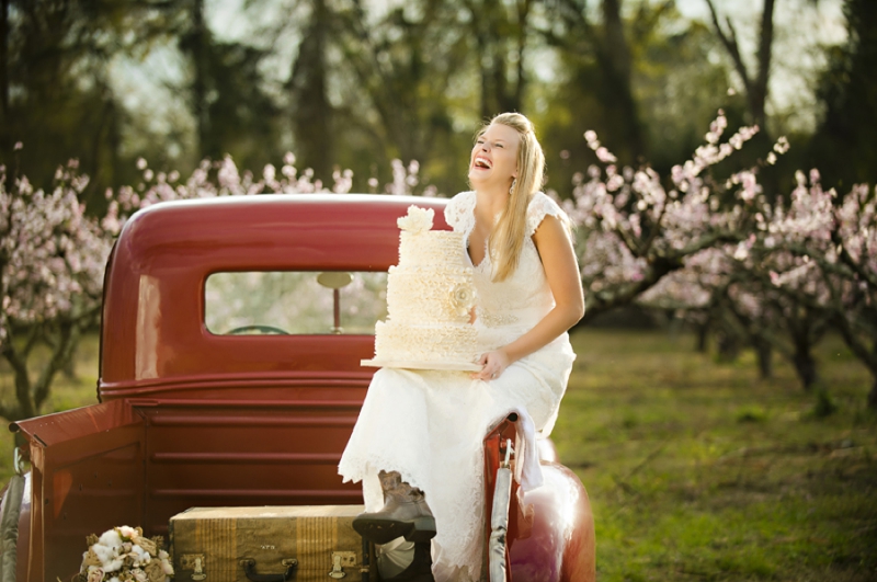 Rustic Wedding Cake Ideas  via TheELD.com