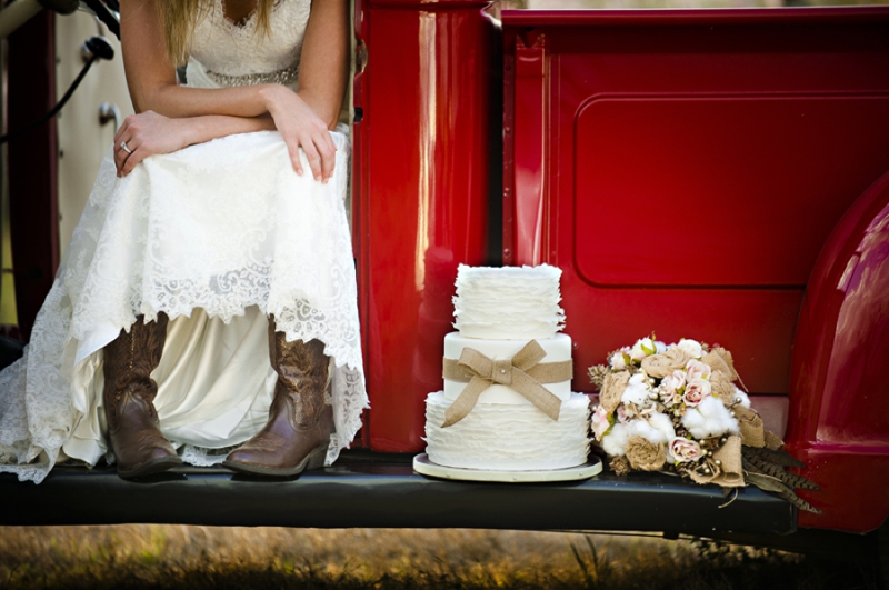 Rustic Wedding Cake Ideas  via TheELD.com