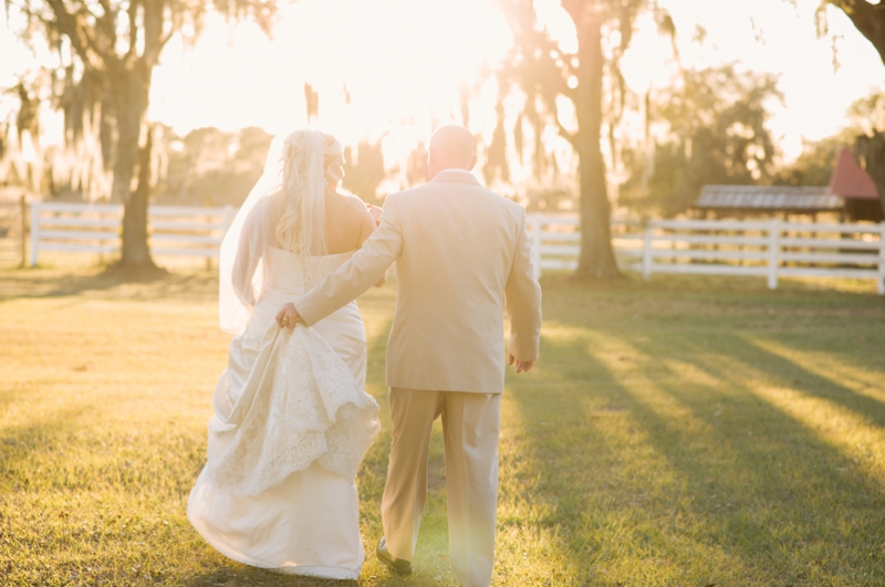 Southern Vintage Pink and Navy Wedding via TheELD.com