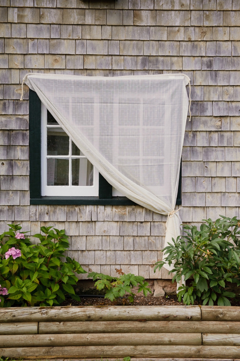 A Prince Edward Island Rustic Pink and White Wedding via TheELD.com