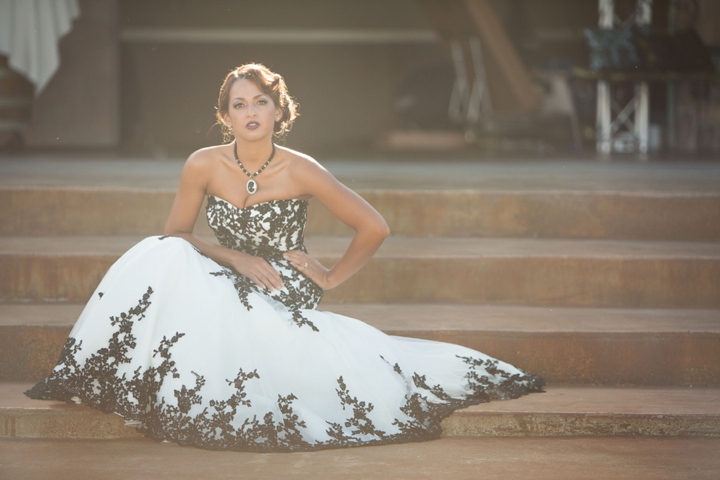 Black, White, & Blush 1920s Wedding Inspiration via TheELD.com