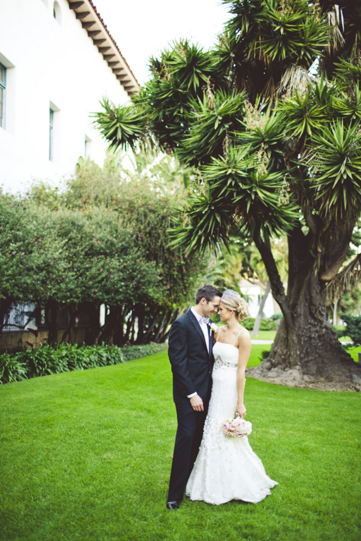 A Romantic Glam Navy, Pink and Gold Wedding via TheELD.com