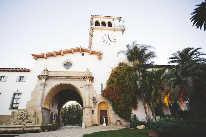 A Romantic Glam Navy, Pink and Gold Wedding via TheELD.com