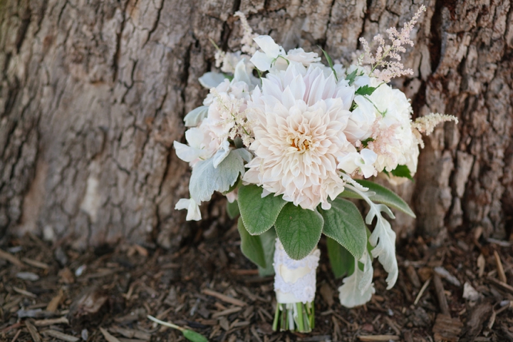 A Romantic, Timeless Champagne and Blush Wedding via TheELD.com