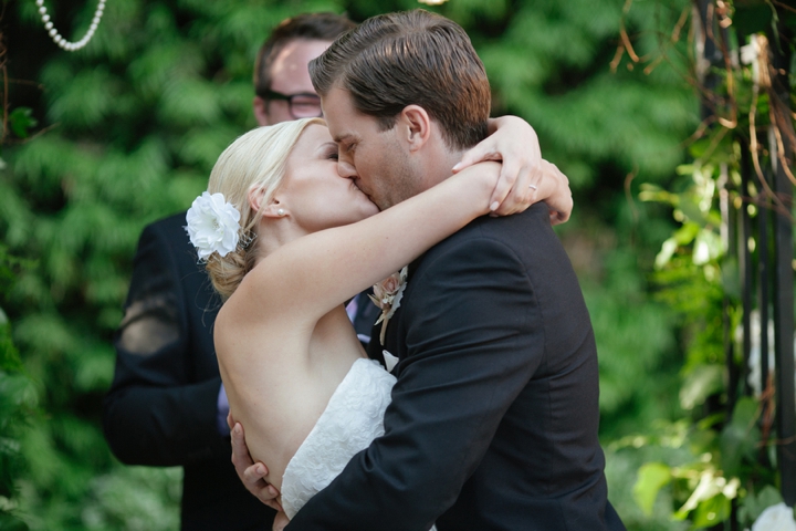 A Romantic, Timeless Champagne and Blush Wedding via TheELD.com