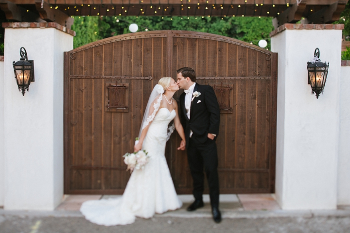 A Romantic, Timeless Champagne and Blush Wedding via TheELD.com