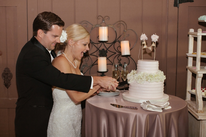 A Romantic, Timeless Champagne and Blush Wedding via TheELD.com