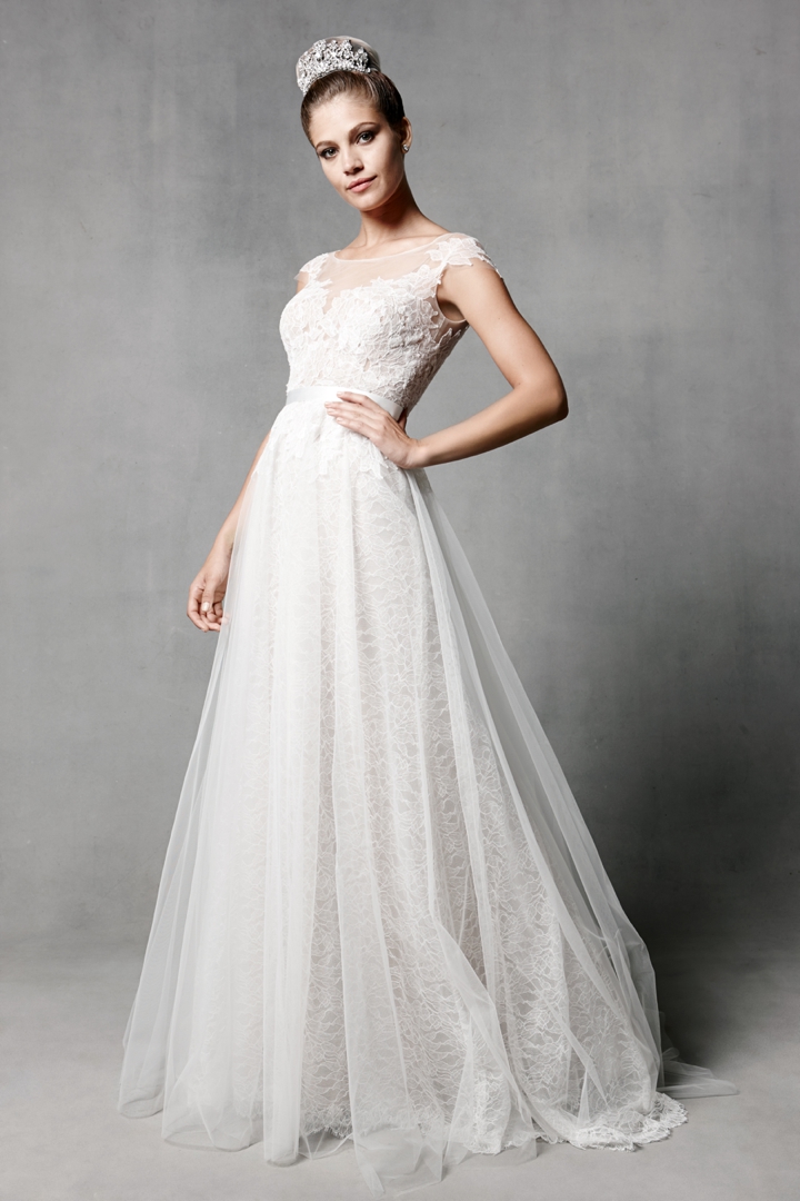 25 Stunning Non Strapless Wedding Dresses via TheELD.com