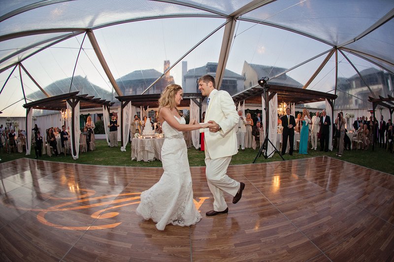A Modern Glam Sparkle and White Destination Wedding via TheELD.com