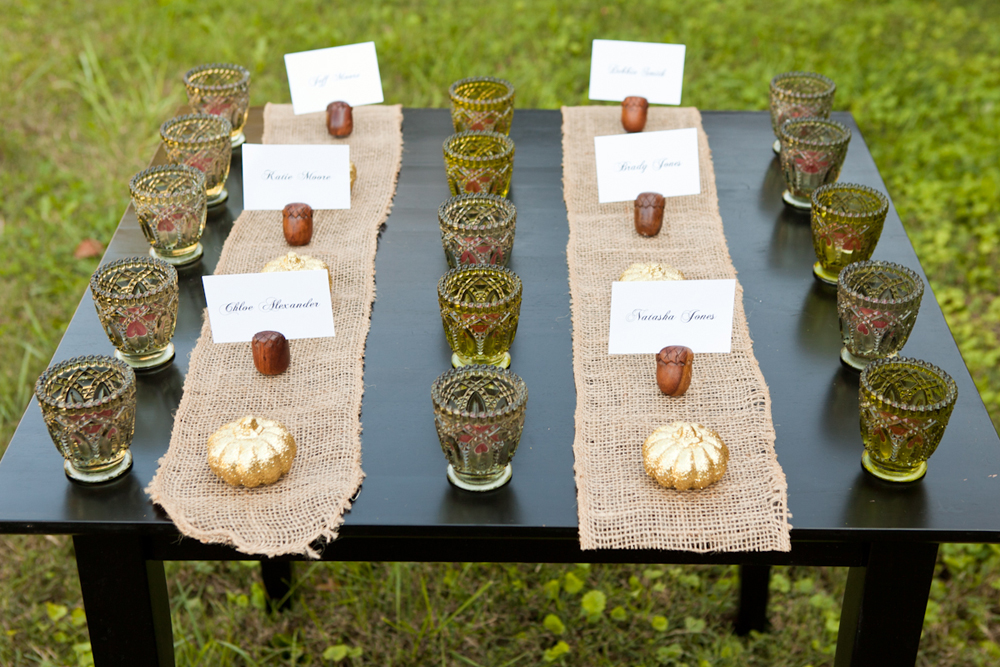 5 Unique Escort Card Ideas via TheELD.com