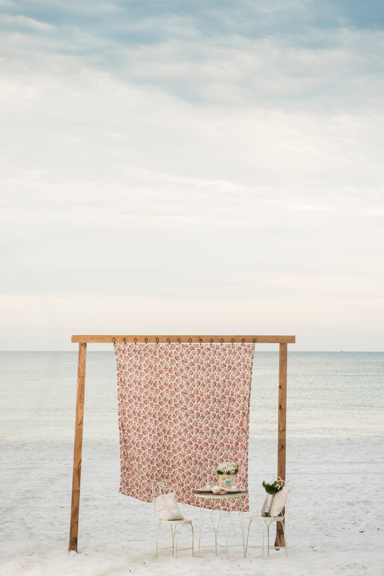 5 Unique Wedding Backdrops via TheELD.com