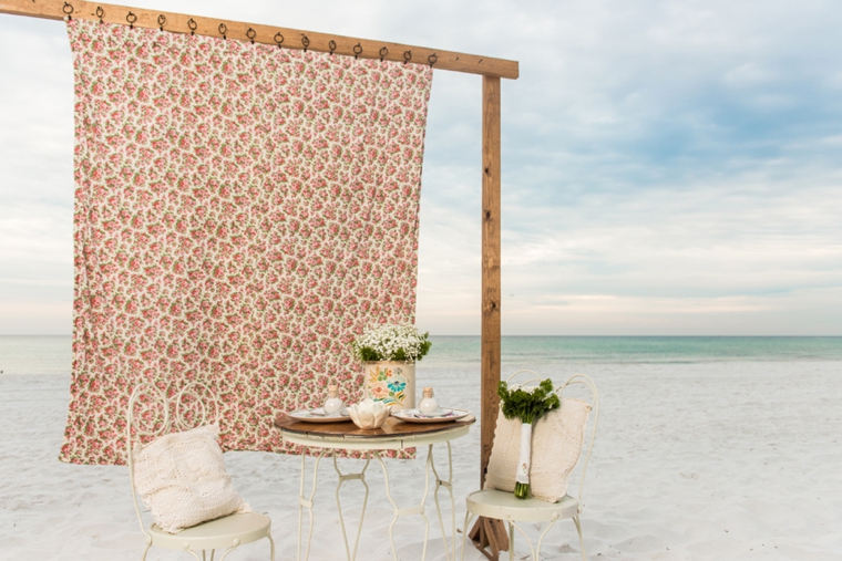 5 Unique Wedding Backdrops via TheELD.com