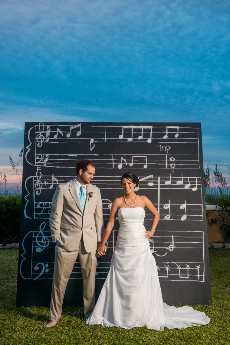 5 Unique Wedding Backdrops via TheELD.com