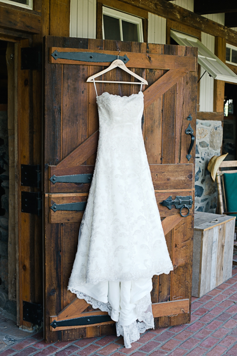 A Rustic Chic Pennsylvania Barn Wedding via TheELD.com