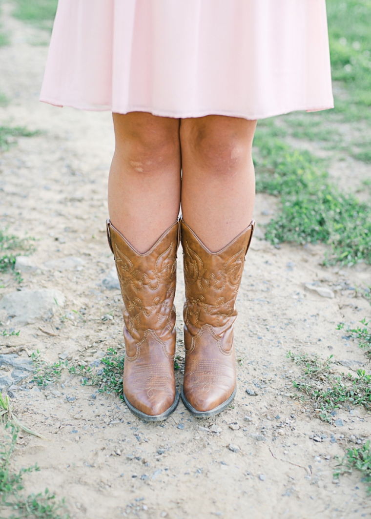 A Rustic Chic Pennsylvania Barn Wedding via TheELD.com