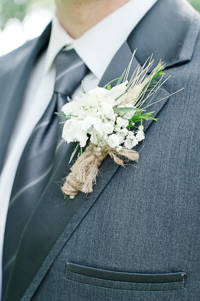 A Rustic Chic Pennsylvania Barn Wedding via TheELD.com